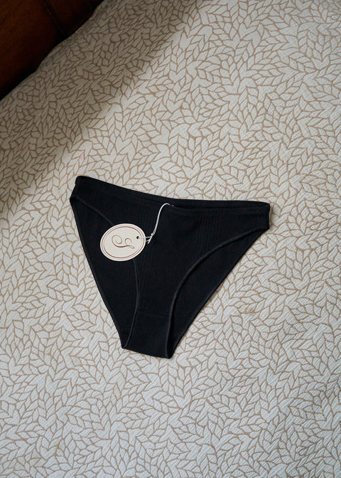 Zwarte slip uit biokatoen - brief