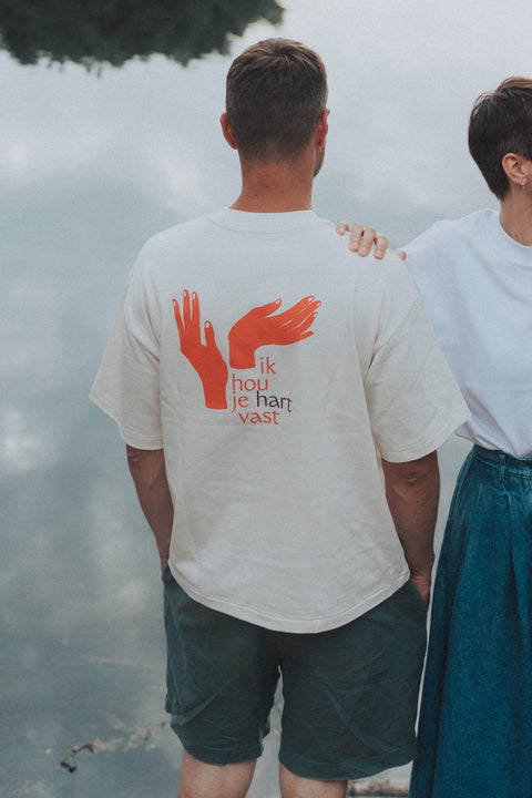 Uniseks T-shirt 'ik hou je hart vast' - rood