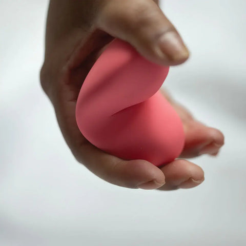 Nyx compact vibrator with small elevation