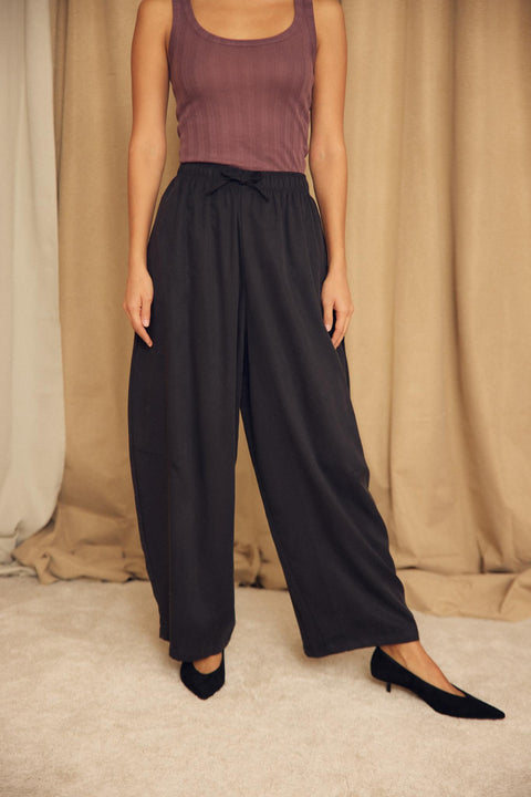 Barell trousers black