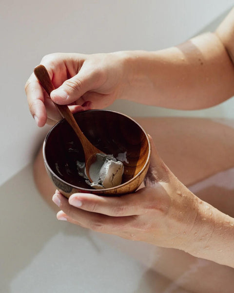 Klei masker voor haar en hoofdhuid