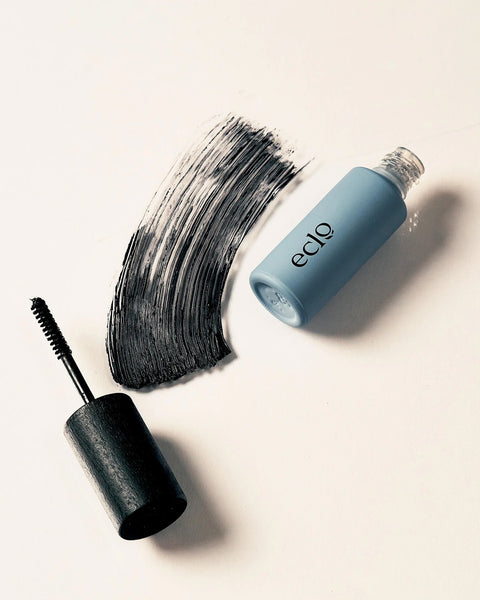 Zwarte mascara