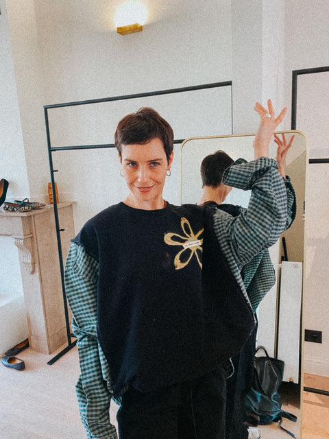 Sweater: pièce unique IV 'La Seule Shop' (zwart met groen geruite mouwen)