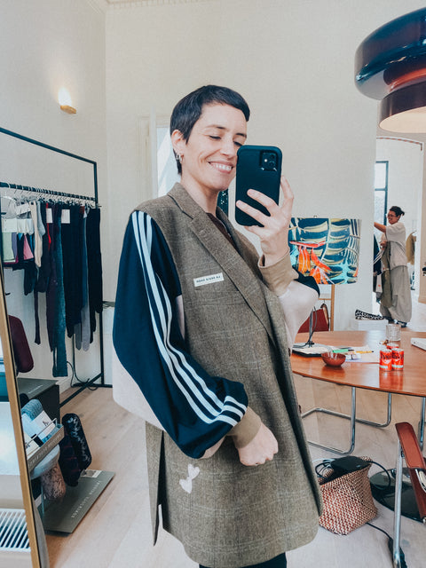 Blazer: pièce unique I (mouw zwart bovenaan, camel onderaan)