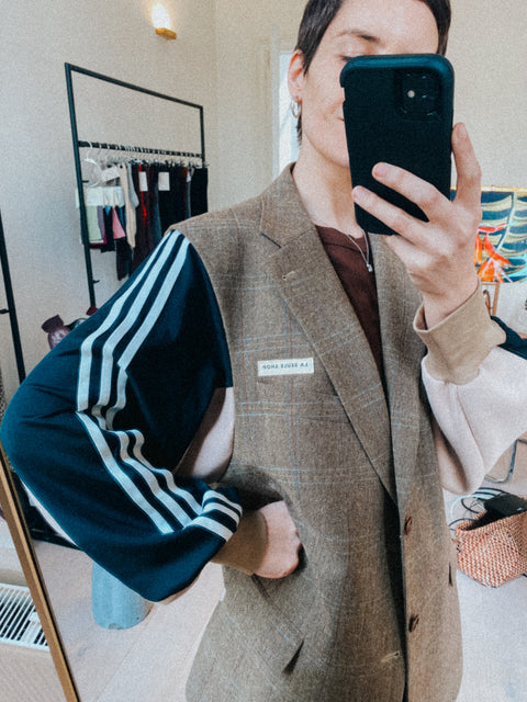 Blazer: pièce unique I (mouw zwart bovenaan, camel onderaan)