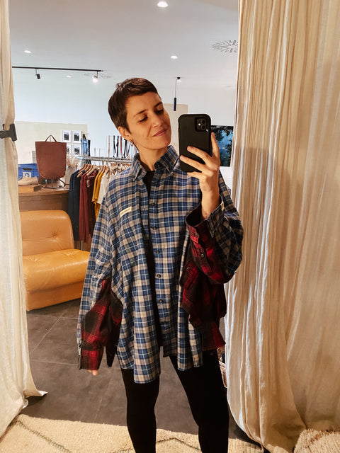 Hemd: pièce unique (blauw geruit met extra mouwen in bordeaux)