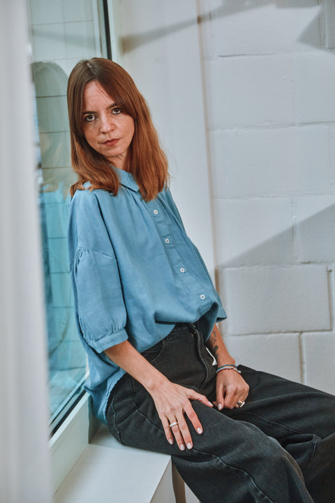 Oversized bloes met korte pofmouwen uit biokatoen - Faded Denim