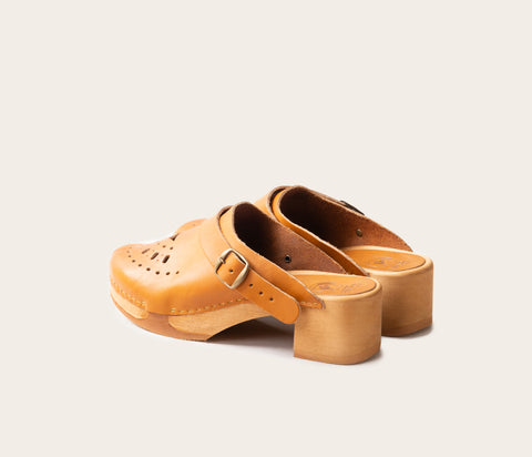 Comfortabele én elegante klompen - cognac