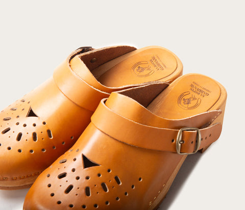 Comfortabele én elegante klompen - cognac