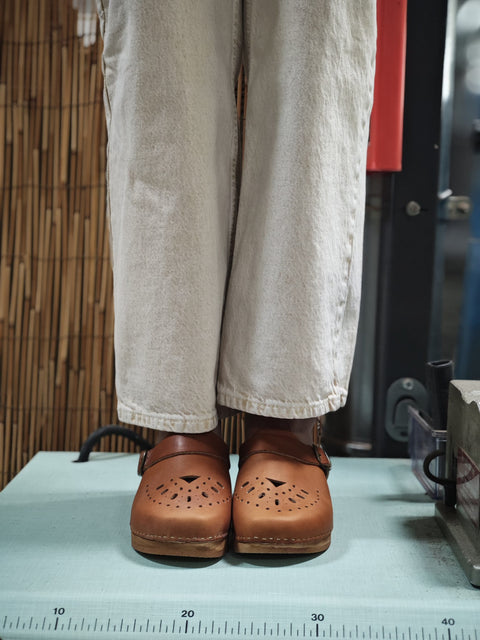 Comfortabele én elegante klompen - cognac