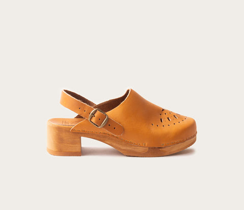 Comfortabele én elegante klompen - cognac