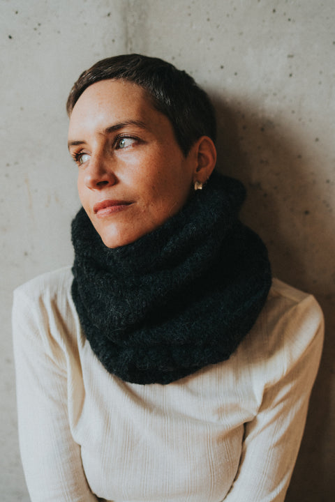 Rib cuello shawl anthracite - donkergrijze buff