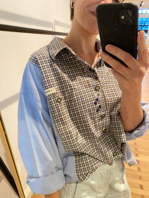 Hemd: pièce unique V 'La Seule Shop' (soft denim look + poëtische borduursels)
