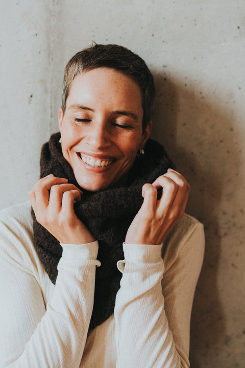 Rib cuello shawl nuez - donkerbruine buff