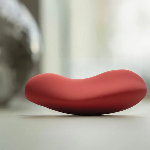 Nyx compact vibrator with small elevation
