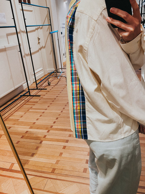 Cropped shirt: pièce unique VII 'La Seule Shop' (geel met ruitjesboord in blauw en rood)