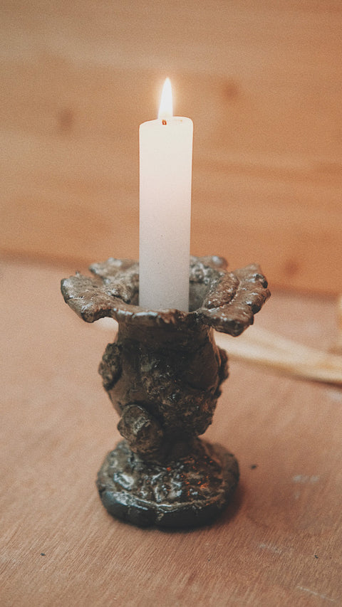 wabi sabi kandelaar uit keramiek - donkerbruin