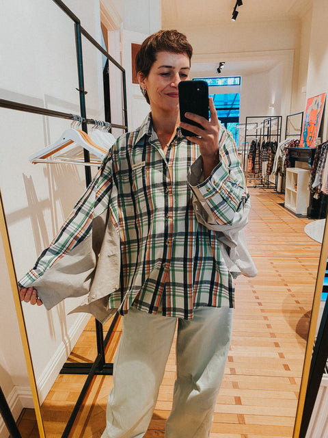 Extra sleeves shirt: pièce unique I 'La Seule Shop' (ruitpatroon in groen, oranje en donkergrijs)