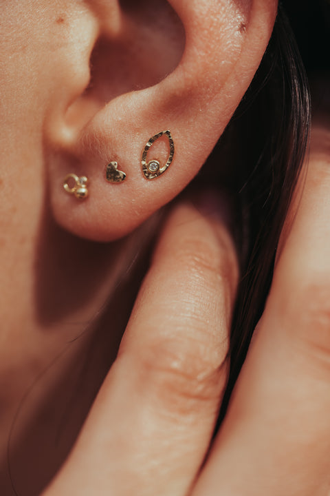 Eén oorring "coeur" (18k massief goud)