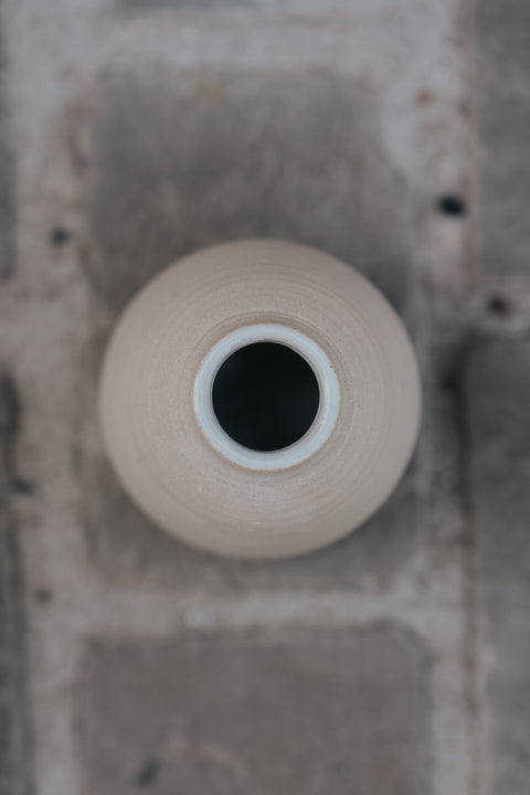 Natural vase (curved - off white)