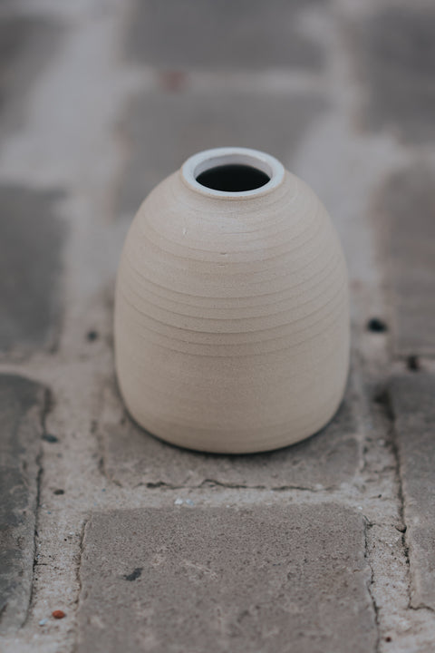 Natural vase (curved - off white)