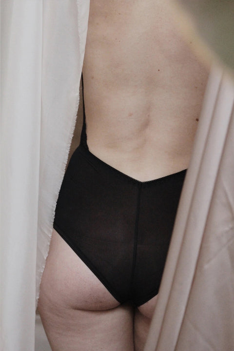 Essential body black