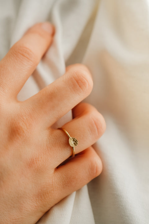 Love letter gepersonaliseerde ring - gehamerd (verguld)