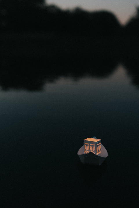 Lichtpuntjes: bootjes van papier