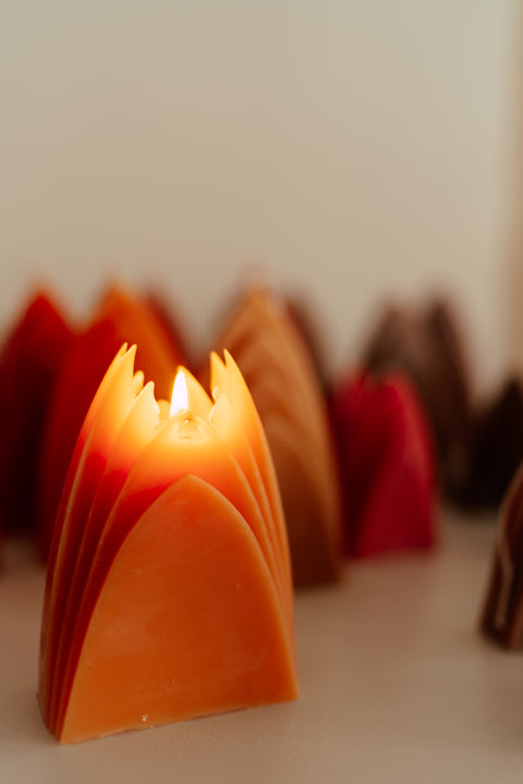 Small beeswax arches candle