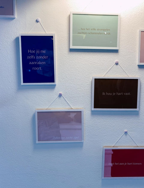 Universal postcard frame - white