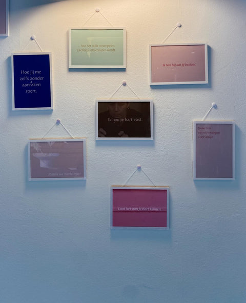 Universal postcard frame - white