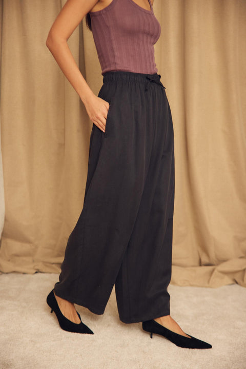 Barell trousers black