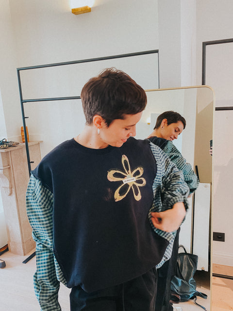 Sweater: pièce unique IV 'La Seule Shop' (zwart met groen geruite mouwen)