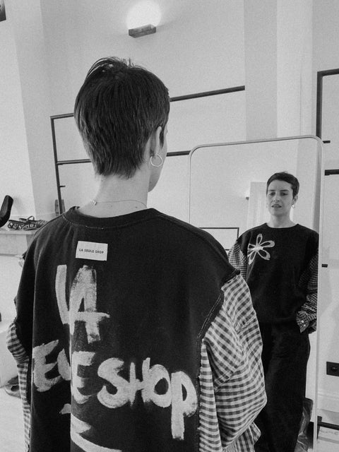 Sweater: pièce unique IV 'La Seule Shop' (zwart met groen geruite mouwen)