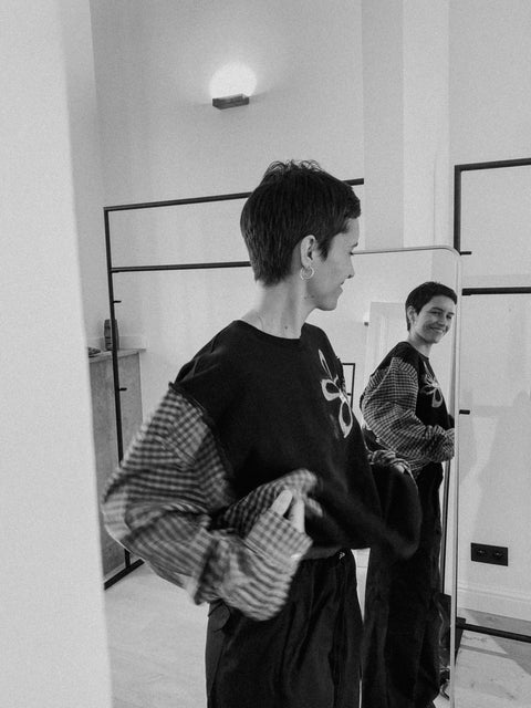 Sweater: pièce unique IV 'La Seule Shop' (zwart met groen geruite mouwen)