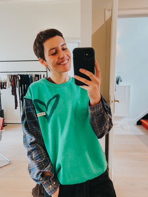 Sweater: pièce unique II 'La Seule Shop' (groen met geruite mouwen)