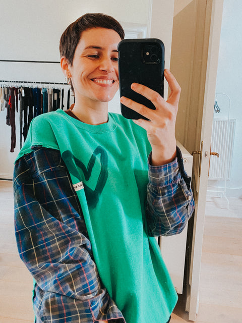 Sweater: pièce unique II 'La Seule Shop' (groen met geruite mouwen)