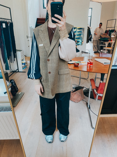 Blazer: pièce unique I (mouw zwart bovenaan, camel onderaan)