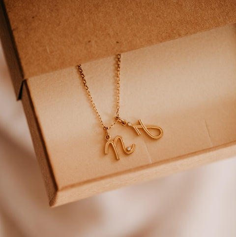 Hangertjes 'alfabet' - massief 18k goud (pre-order)