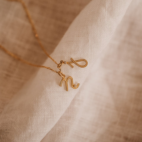 Hangertjes 'alfabet' - massief 18k goud (pre-order)