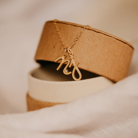 Hangertjes 'alfabet' - massief 18k goud (pre-order)