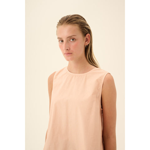 Mouwloze bloes 'Sharren' - beige rose