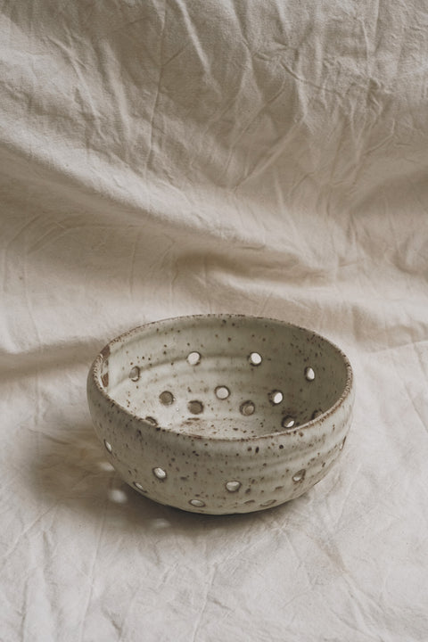 Berry bowl - eggshell