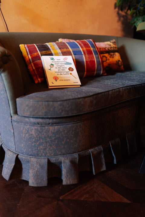 Het moederschap met twee vingers in de neus en een middelvinger in de lucht