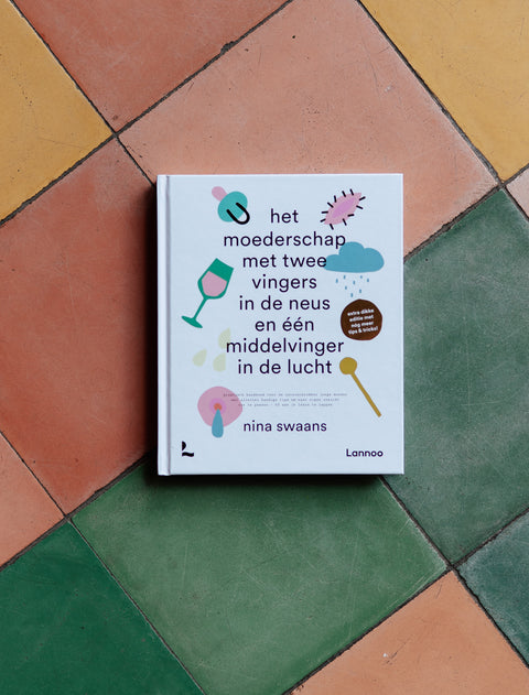 Het moederschap met twee vingers in de neus en een middelvinger in de lucht