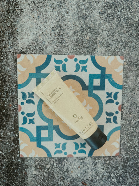 Crème solaire SPF 50 (filtre solaire non minéral)