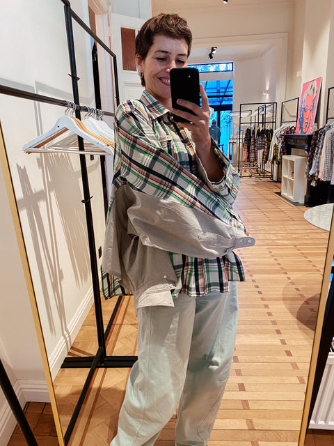 Extra sleeves shirt: pièce unique I 'La Seule Shop' (ruitpatroon in groen, oranje en donkergrijs)