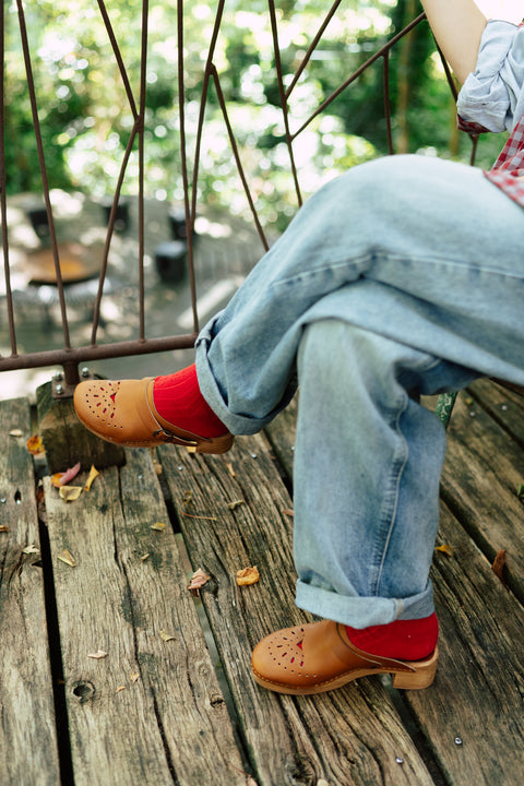 Comfortabele én elegante klompen - cognac